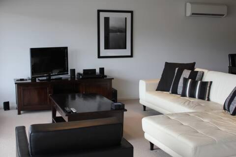 Pohutukawa Apartment Picton Exterior photo